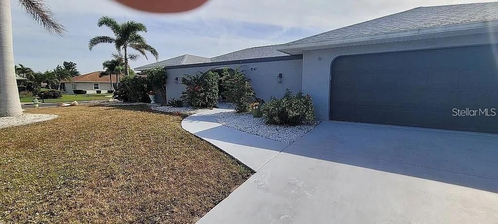 Image 3 of property listing at 1840 FLAMETREE LANE, Venice, FL 34293