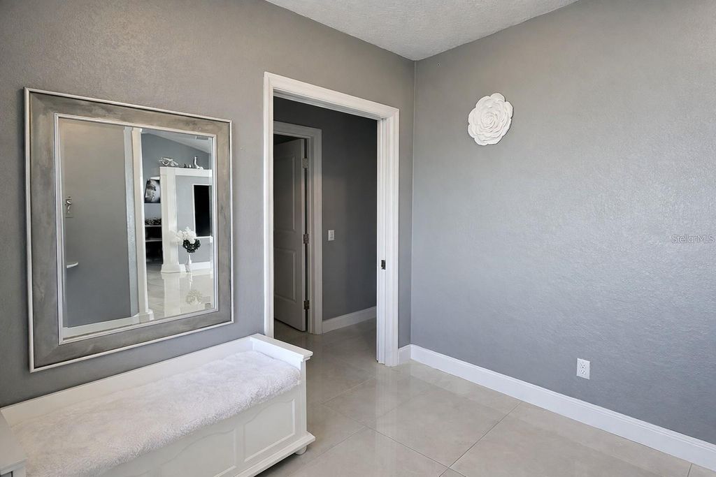 Image 21 of property listing at 1840 FLAMETREE LANE, Venice, FL 34293