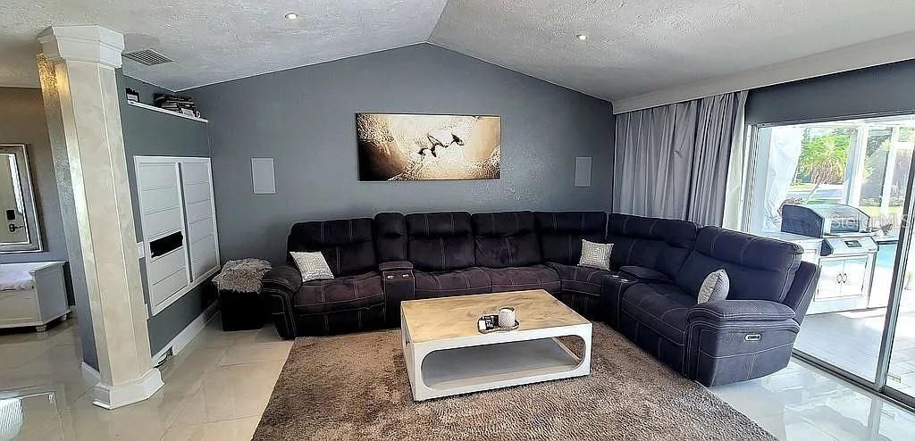 Image 4 of property listing at 1840 FLAMETREE LANE, Venice, FL 34293
