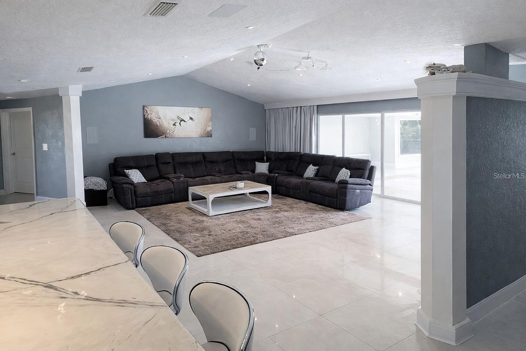 Image 5 of property listing at 1840 FLAMETREE LANE, Venice, FL 34293