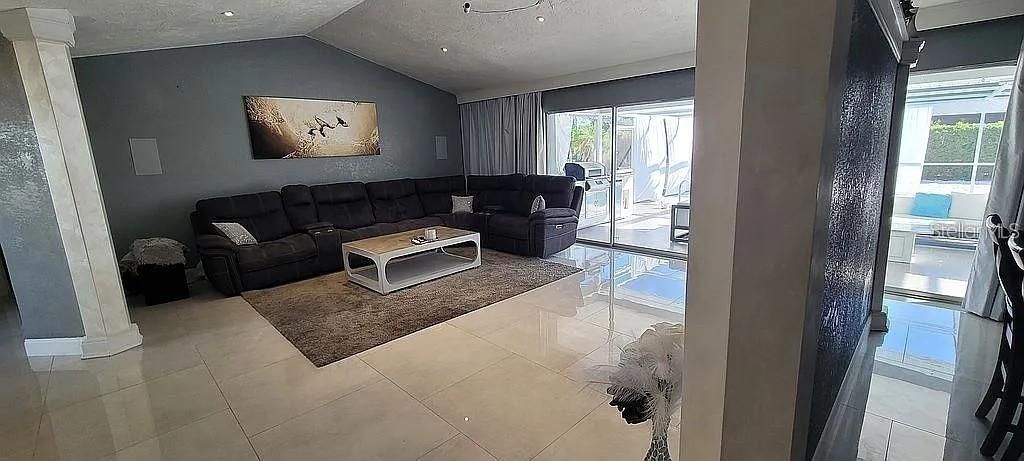 Image 6 of property listing at 1840 FLAMETREE LANE, Venice, FL 34293