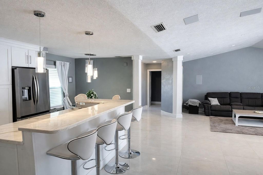 Image 7 of property listing at 1840 FLAMETREE LANE, Venice, FL 34293