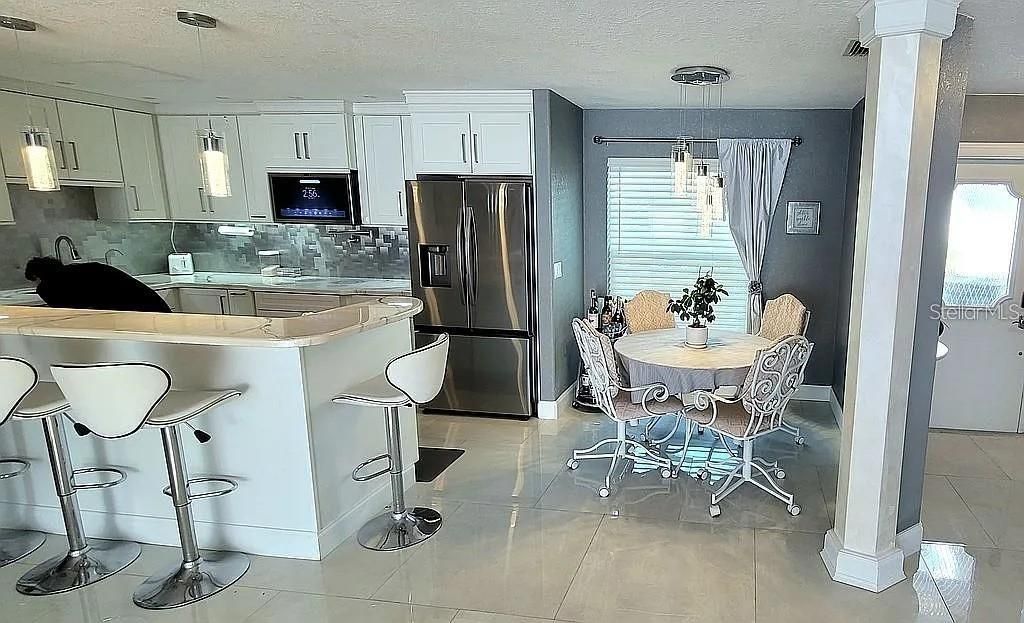 Image 9 of property listing at 1840 FLAMETREE LANE, Venice, FL 34293