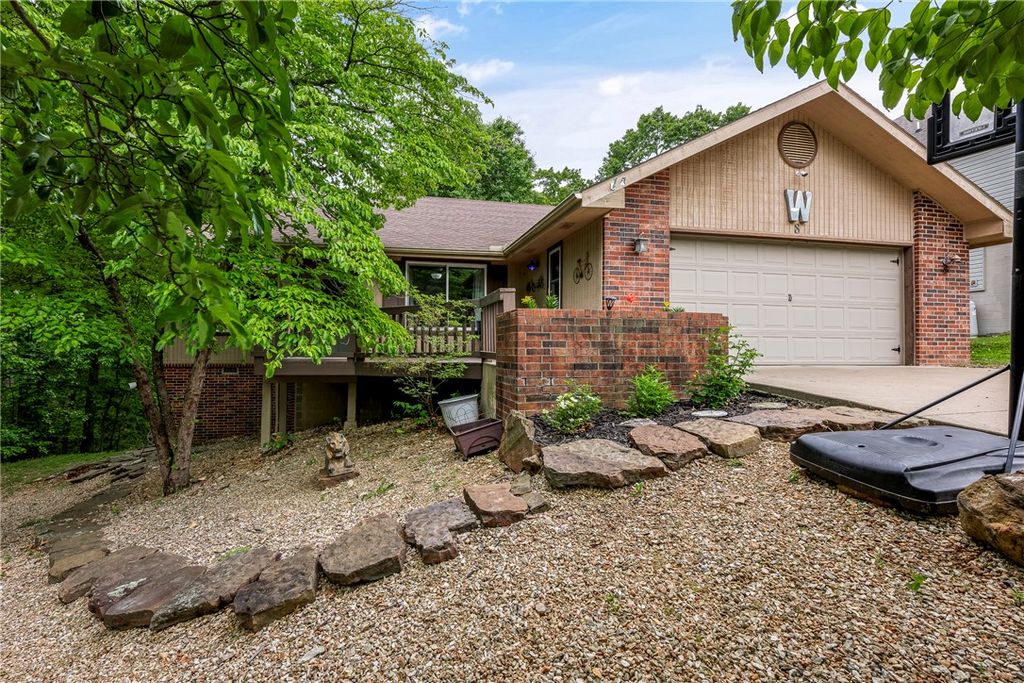 8 Harling Lane, Bella Vista, AR 72715