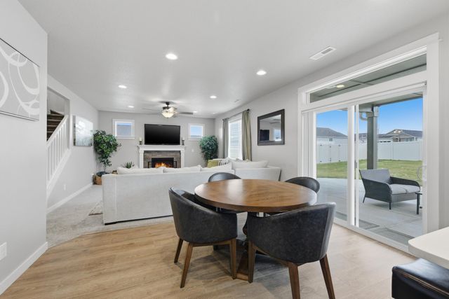 1724 S DONWOOD St, Greenacres, WA 99016