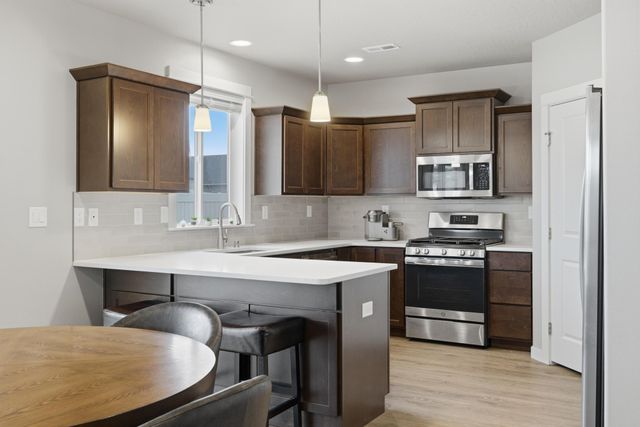 1724 S DONWOOD St, Greenacres, WA 99016