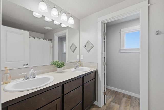 1724 S DONWOOD St, Greenacres, WA 99016