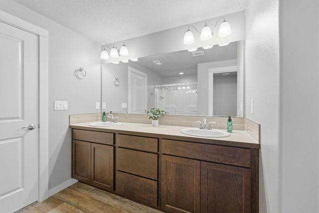 1724 S DONWOOD St, Greenacres, WA 99016