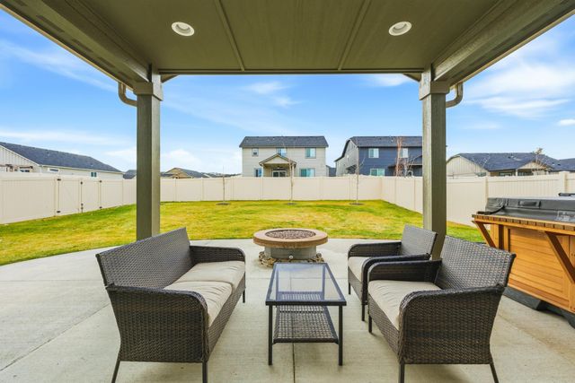 1724 S DONWOOD St, Greenacres, WA 99016