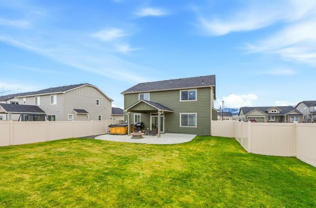 1724 S DONWOOD St, Greenacres, WA 99016