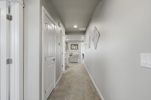 1724 S DONWOOD St, Greenacres, WA 99016