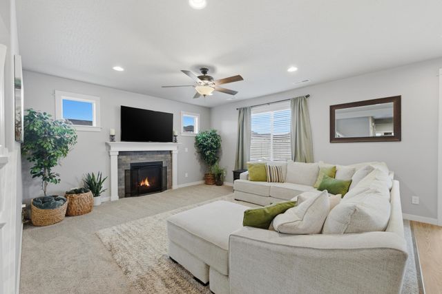 1724 S DONWOOD St, Greenacres, WA 99016