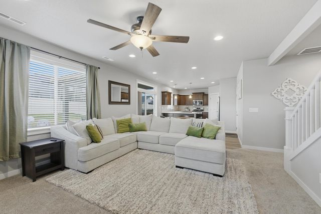 1724 S DONWOOD St, Greenacres, WA 99016