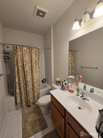 10 Bond Street, North Brunswick, NJ 08902