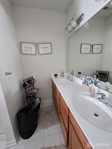 10 Bond Street, North Brunswick, NJ 08902