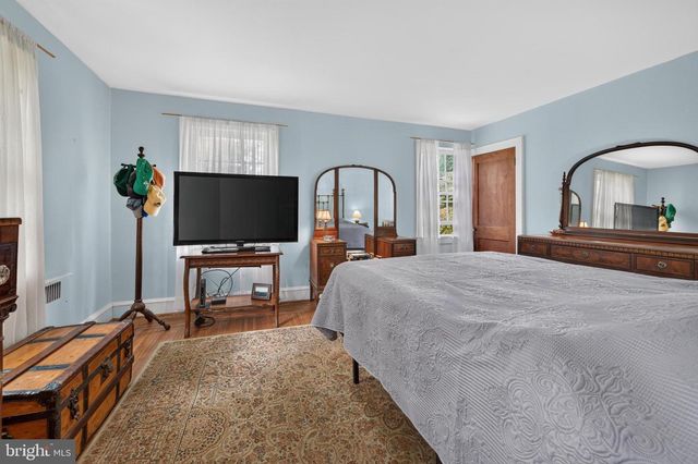 901 MAIN ST, Riverton, NJ 08077