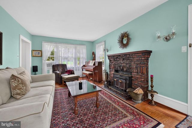 901 MAIN ST, Riverton, NJ 08077