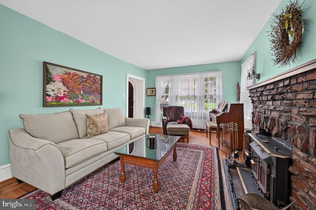 901 MAIN ST, Riverton, NJ 08077