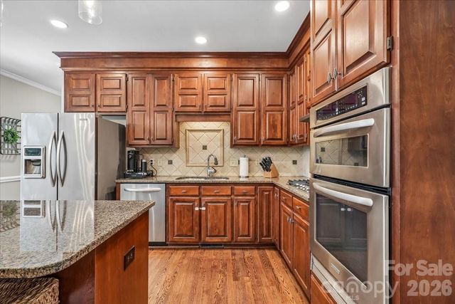 10516 Hollybrook Drive, Charlotte, NC 28277