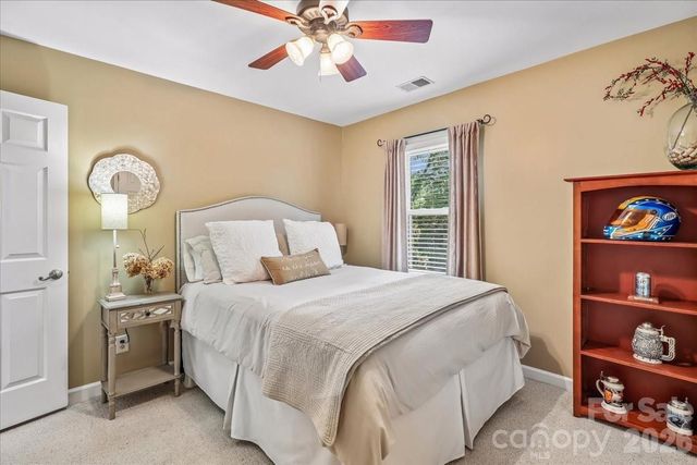 10516 Hollybrook Drive, Charlotte, NC 28277