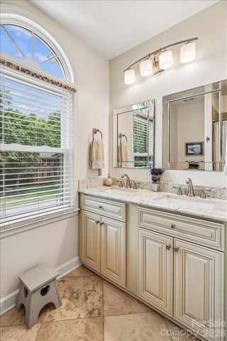 10516 Hollybrook Drive, Charlotte, NC 28277