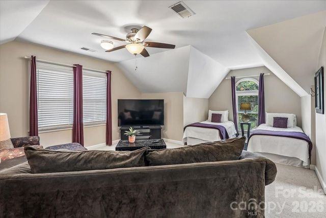 10516 Hollybrook Drive, Charlotte, NC 28277