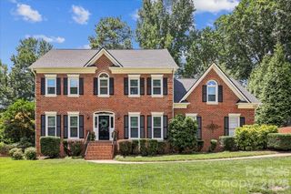 10516 Hollybrook Drive, Charlotte, NC 28277