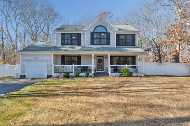 262 Walker Avenue, East Patchogue, NY 11772