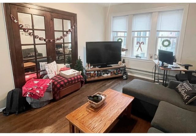 3819 N Greenview Avenue 1S, Chicago, IL 60613