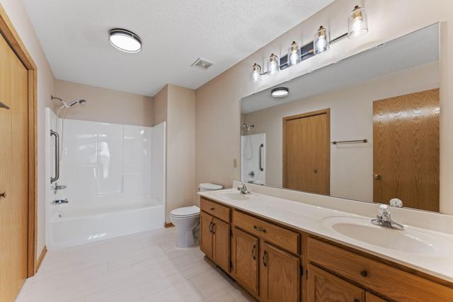 8725 Baxter Way 43, Inver Grove Heights, MN 55076