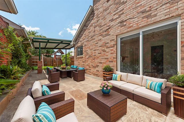 1108 Southpointe Drive, Desoto, TX 75115