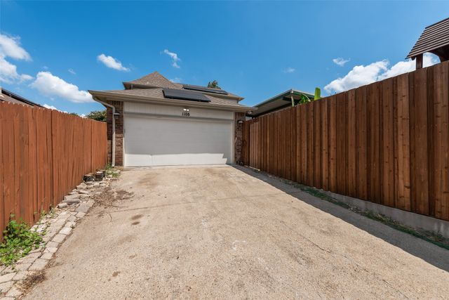 1108 Southpointe Drive, Desoto, TX 75115