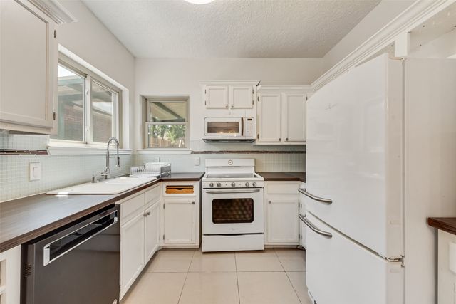 1108 Southpointe Drive, Desoto, TX 75115