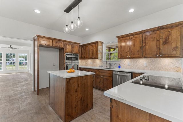 1492 Van Zandt County Road 3502, Wills Point, TX 75169