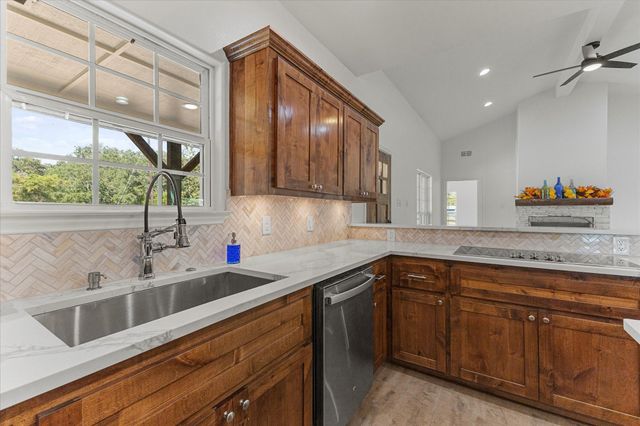 1492 Van Zandt County Road 3502, Wills Point, TX 75169