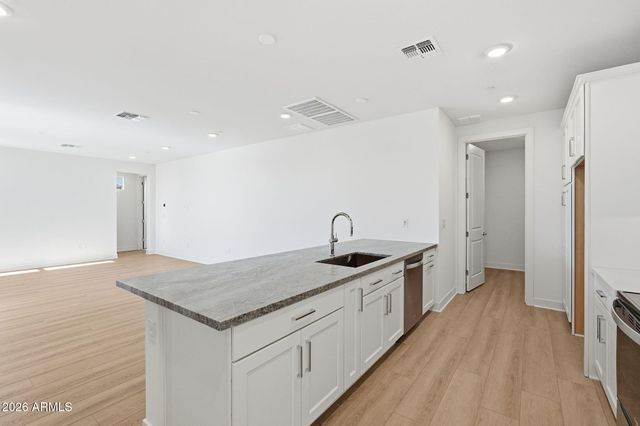 2121 W SONORAN DESERT Drive 75, Phoenix, AZ 85085