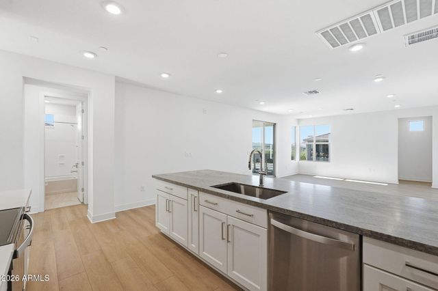 2121 W SONORAN DESERT Drive 75, Phoenix, AZ 85085