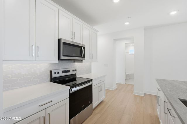 2121 W SONORAN DESERT Drive 75, Phoenix, AZ 85085