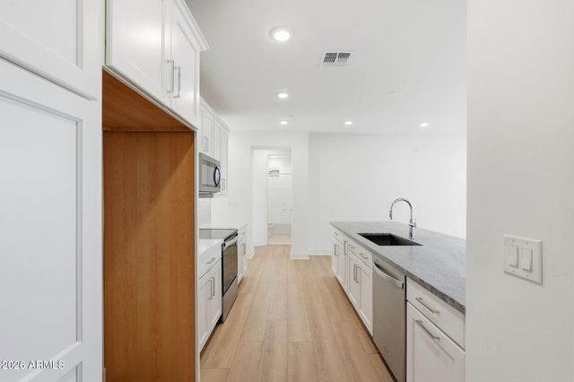 2121 W SONORAN DESERT Drive 75, Phoenix, AZ 85085