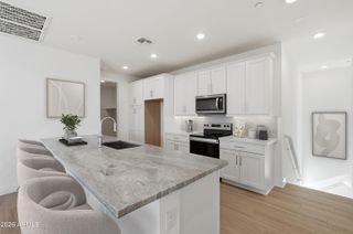 2121 W SONORAN DESERT Drive 75, Phoenix, AZ 85085