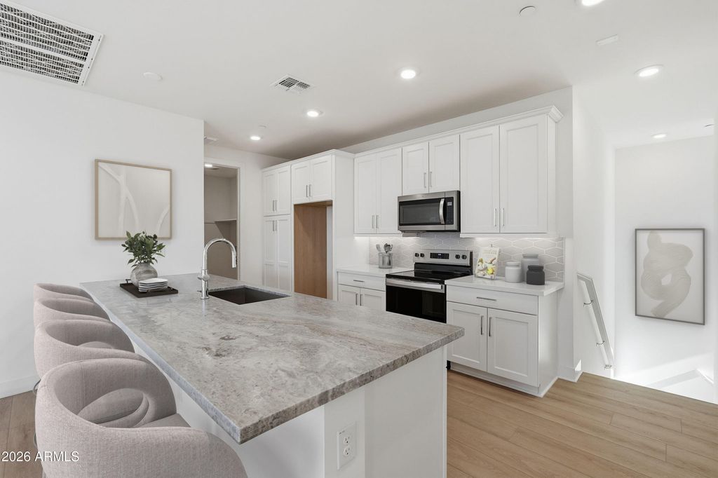 2121 W SONORAN DESERT Drive 75, Phoenix, AZ 85085