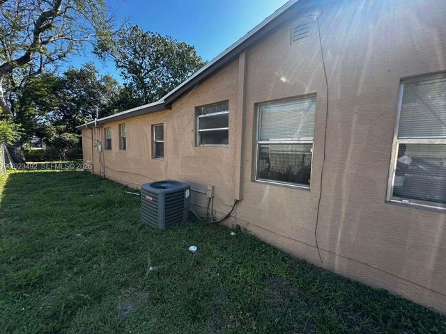 2221 NW 6th Ct, Fort Lauderdale, FL 33311