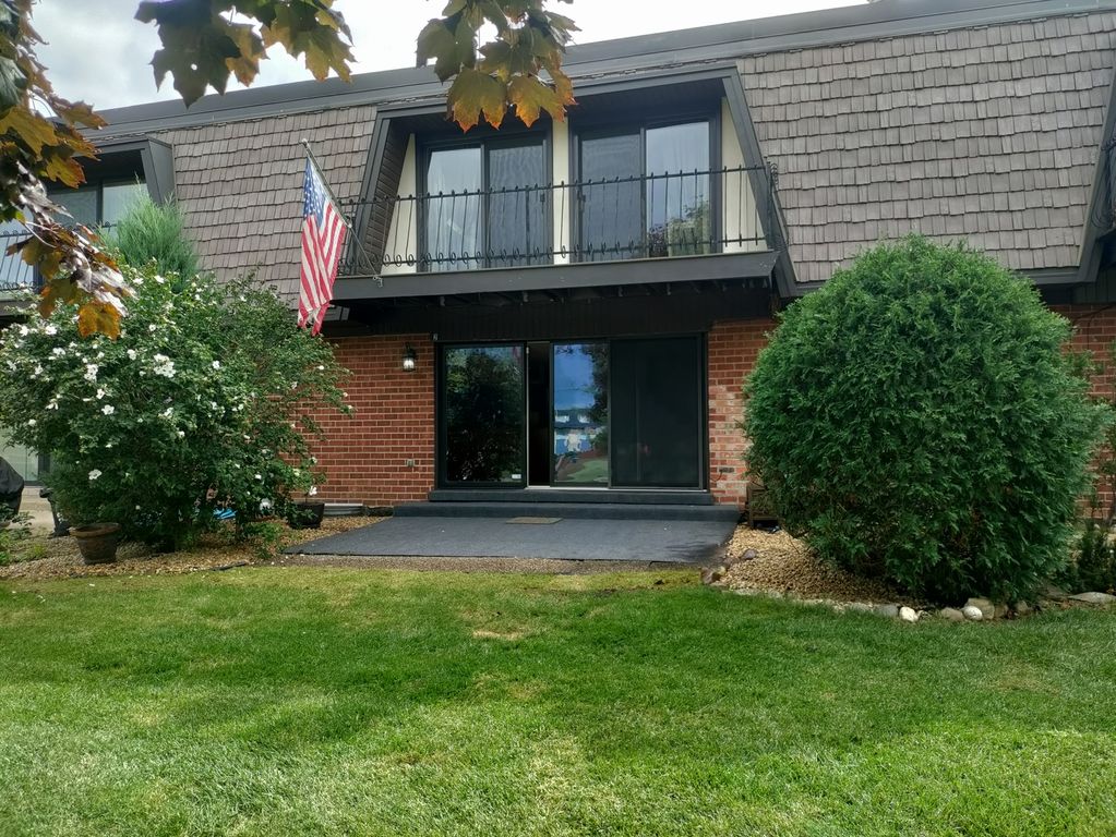 2 Cour Lasalle, Palos Hills, IL 60465 — exterior
