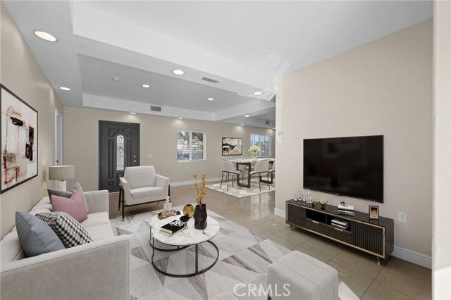 2057 Bush, Santa Ana, CA 92706