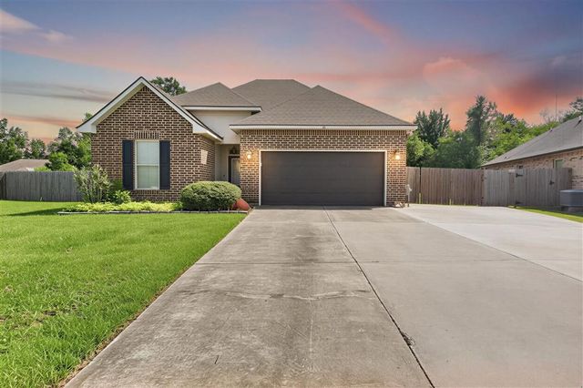 27 Walker Creek Dr Drive, Sulphur, LA 70663
