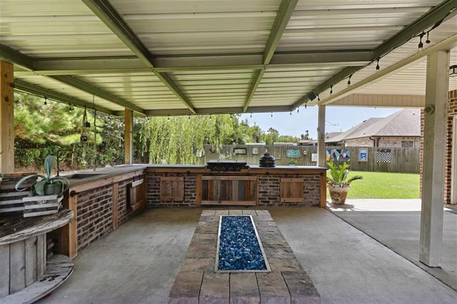 27 Walker Creek Dr Drive, Sulphur, LA 70663