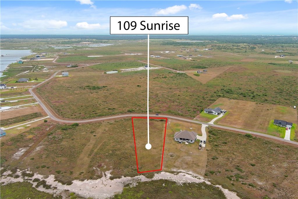 109 Sunrise Dr, Rockport, TX 78382