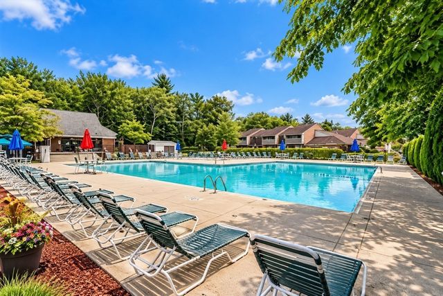 91 Rosewood Dr 91, Stoughton, MA 02072