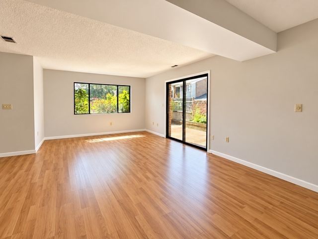 91 Rosewood Dr 91, Stoughton, MA 02072