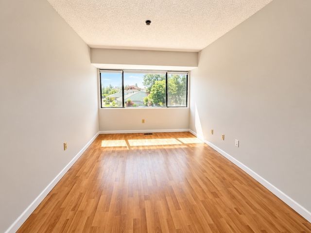 91 Rosewood Dr 91, Stoughton, MA 02072